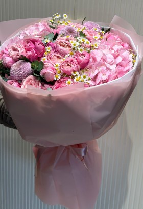 Daisy in pink Bouquet