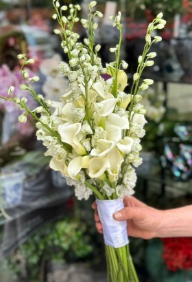 White cala bridal bouquet
