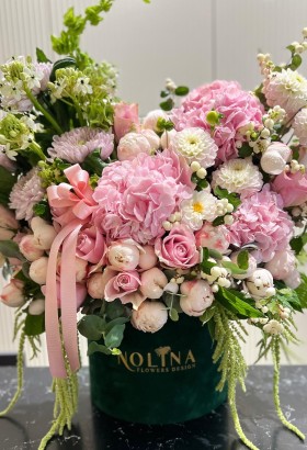 Maison Floral Box Arragement