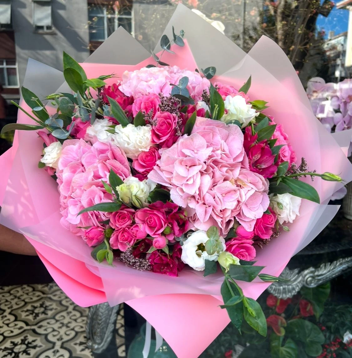 Hydrangea & Sprayroses Bouquet