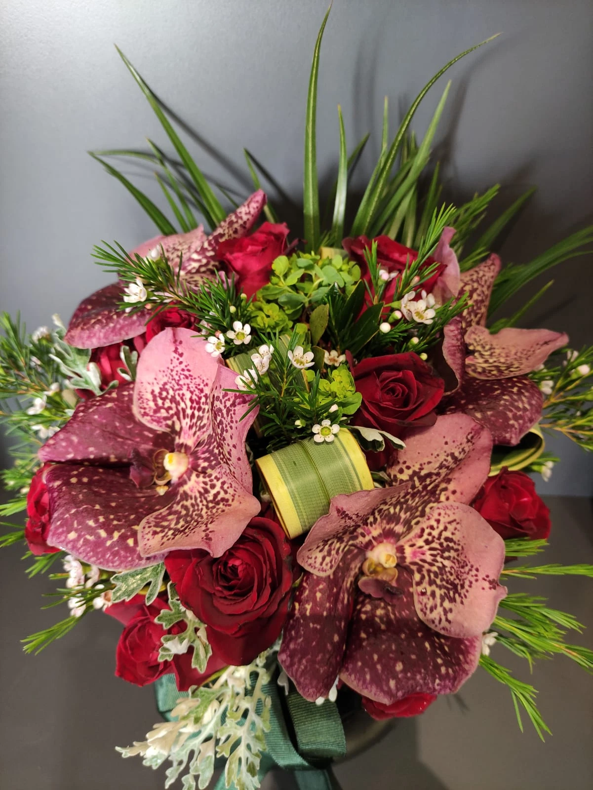 Vanda Orkide Kırmızı Gül